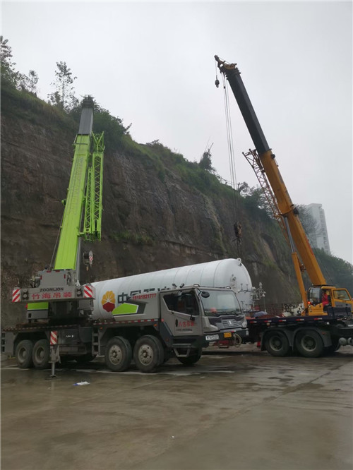 独山县“不怕风雨冻”—— 吊车的 “恶劣环境适应” 技术